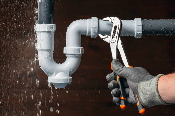 Professional Leak Detection technician working in Wilmette, IL